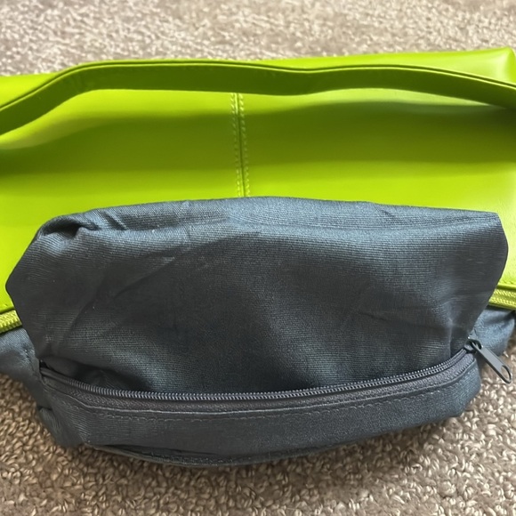 Hobo Lime Green Leather Shoulder Purse - Picture 11 of 13